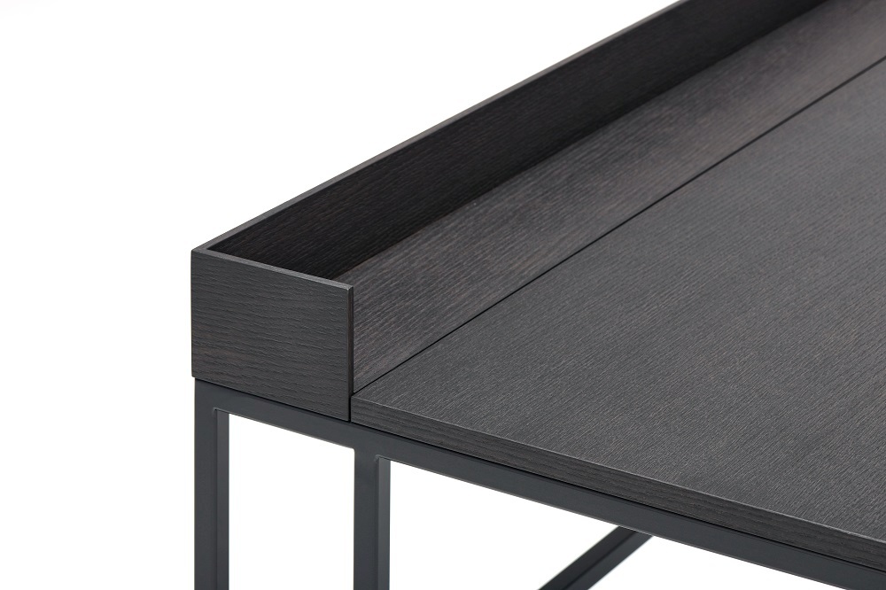 Detailaufnahme vom VENTI HOME LIGHT Schreibtisch in Blecheiche und Weiß matt, modernes Design mit Ablage.