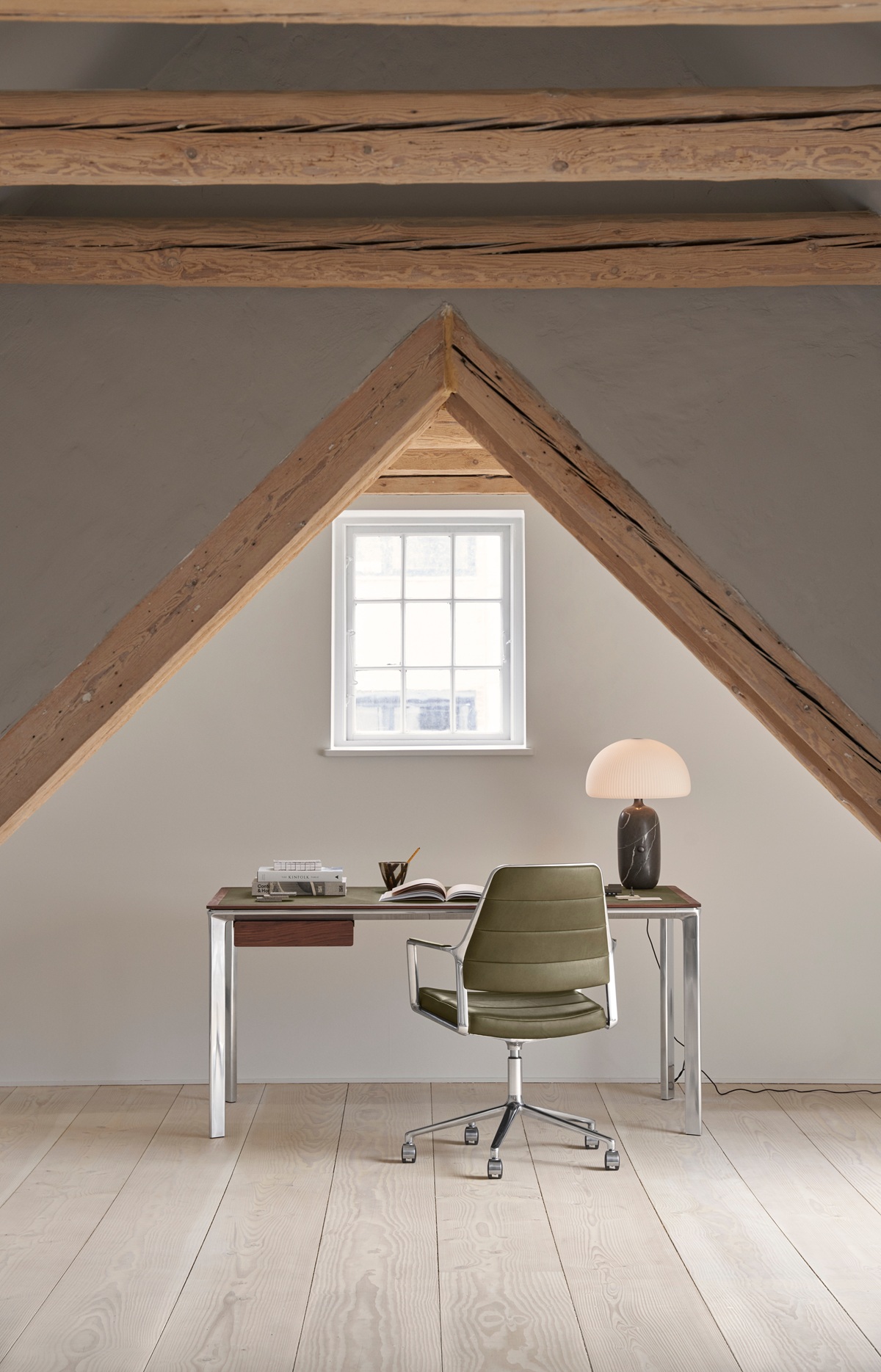 VIPP455+ / VIPP 455+ Swivel chair Siège pivotant Vipp