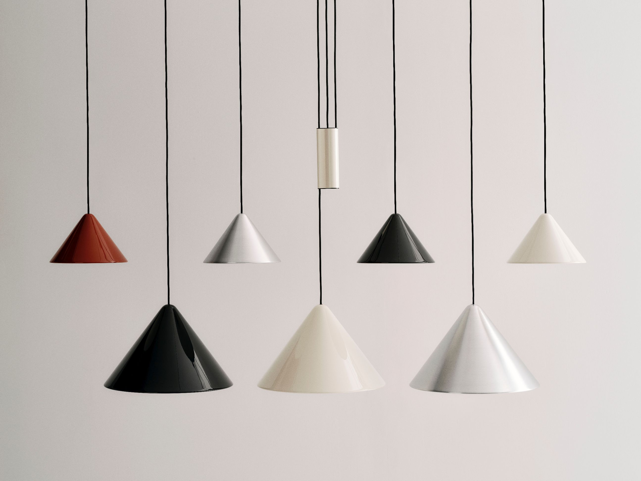 Suspension Compass 260, lampe suspendue en aluminium noir doux, couleur Hay