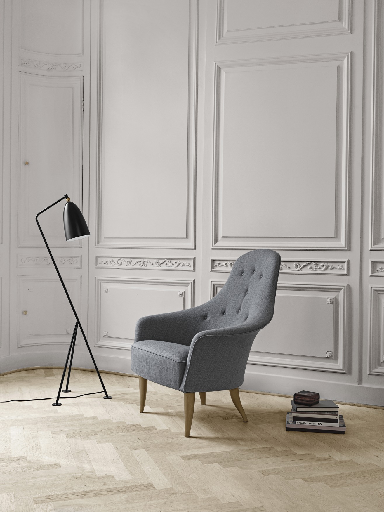 Gräshoppa / Grashoppa lampadaire noir Gubi