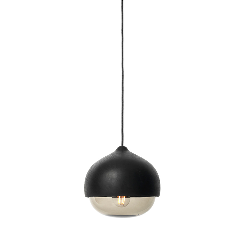 Terho Pendant Lampe noire Bois de chaux moyen Mater