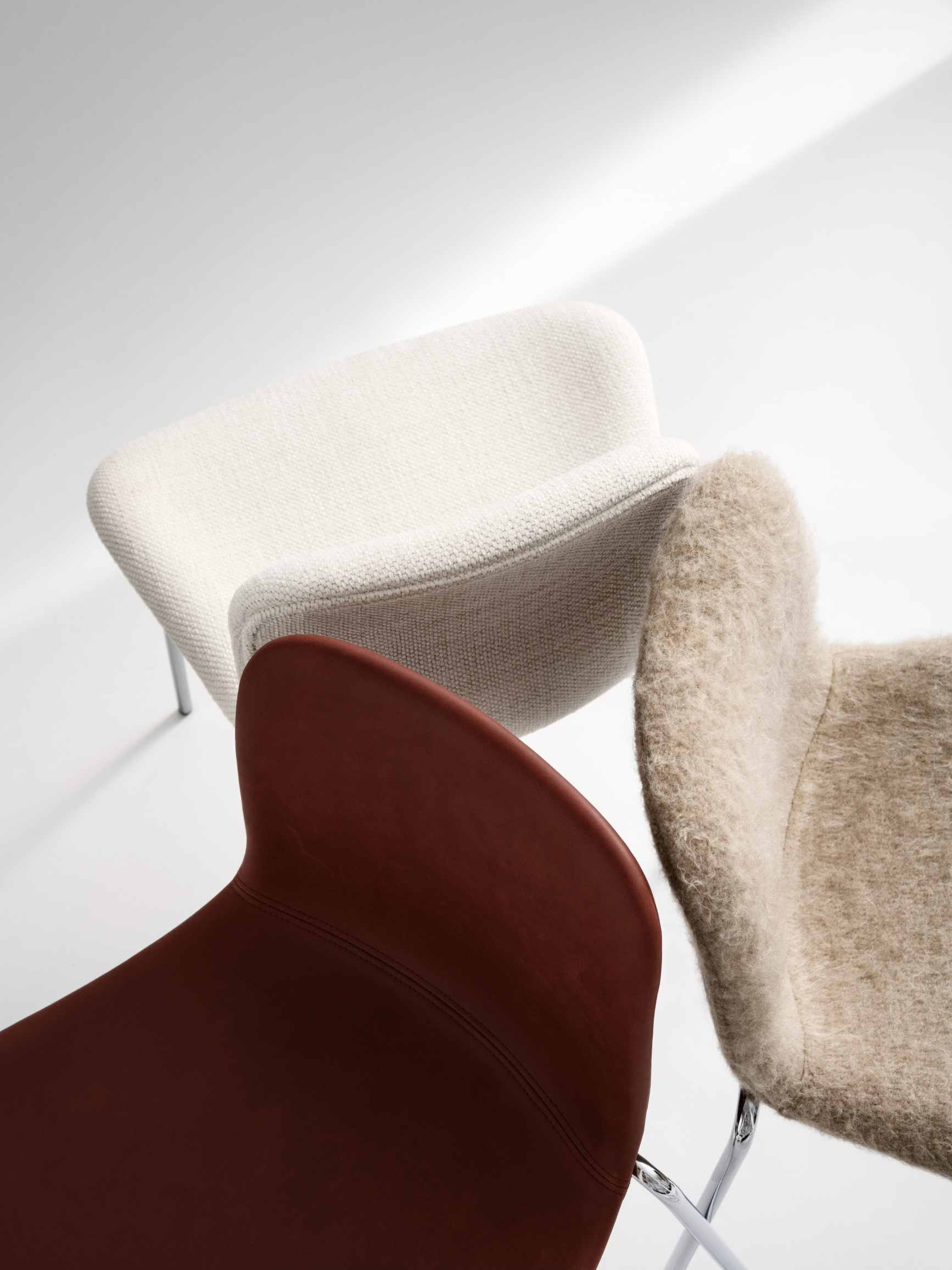 Langue Stack Chair Chaise entièrement rembourrée NORR11 