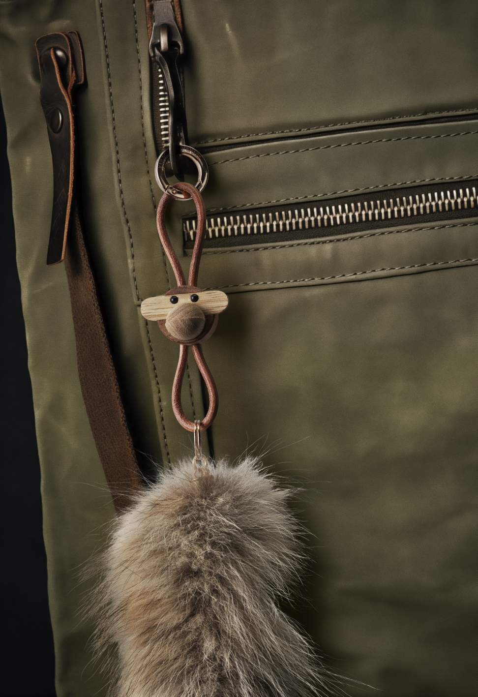 Singe porte-clés métal doré avec cuir naturel Kay Bojesen