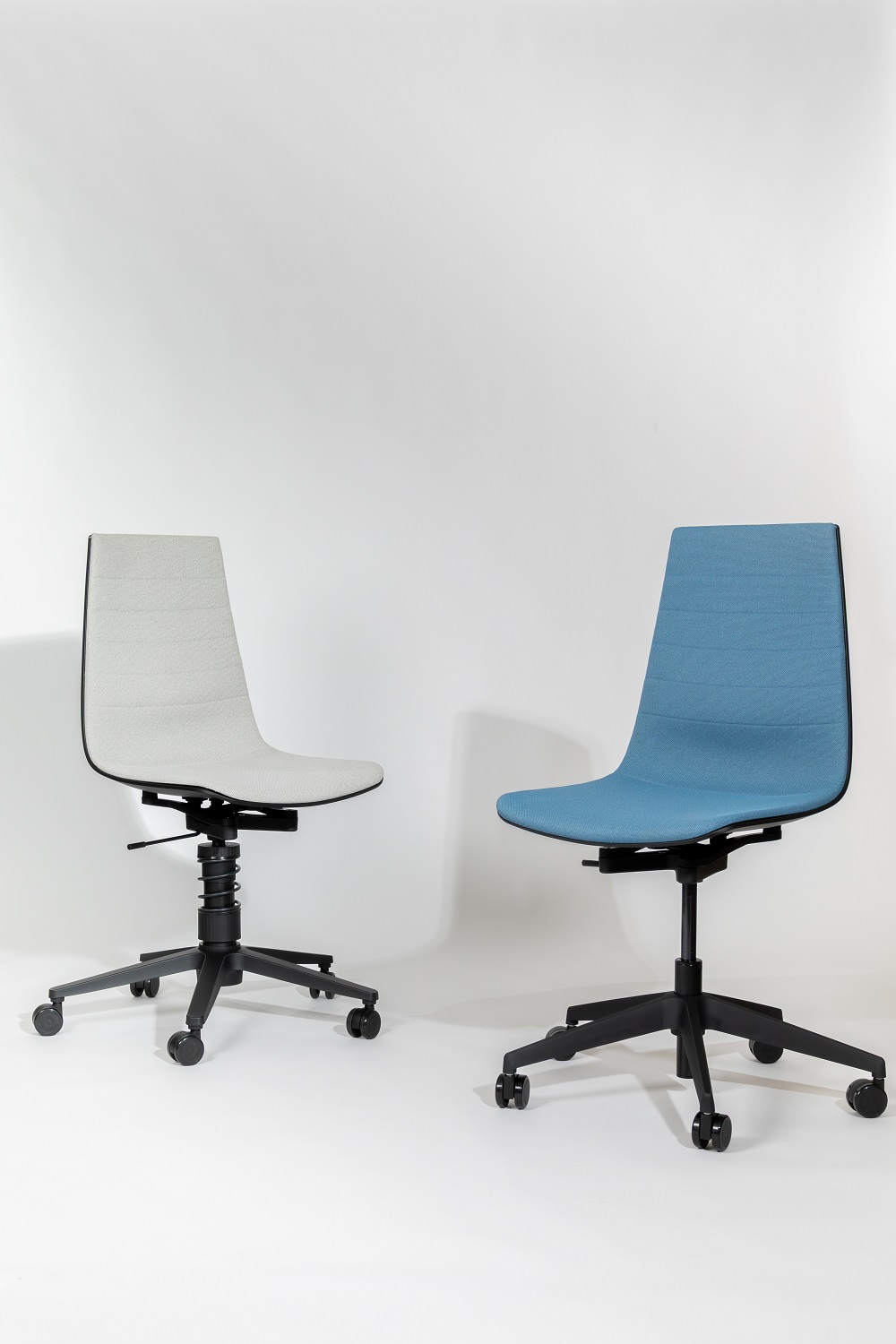 Linu Task Conference chaise de conférence avec colonne Aeris Linu Task Conference chaise de conférence avec colonne Aeris