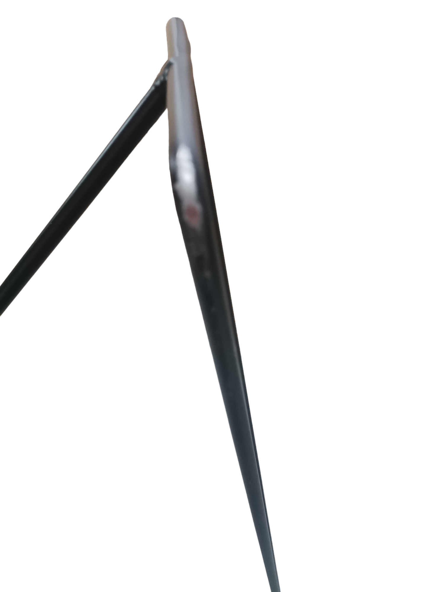 Tavolo XZ3 Table ronde PIÈCE NOIR / PLATEAU MDF BLANC LAQUÉ Magis EXEMPLE DE MACHINE