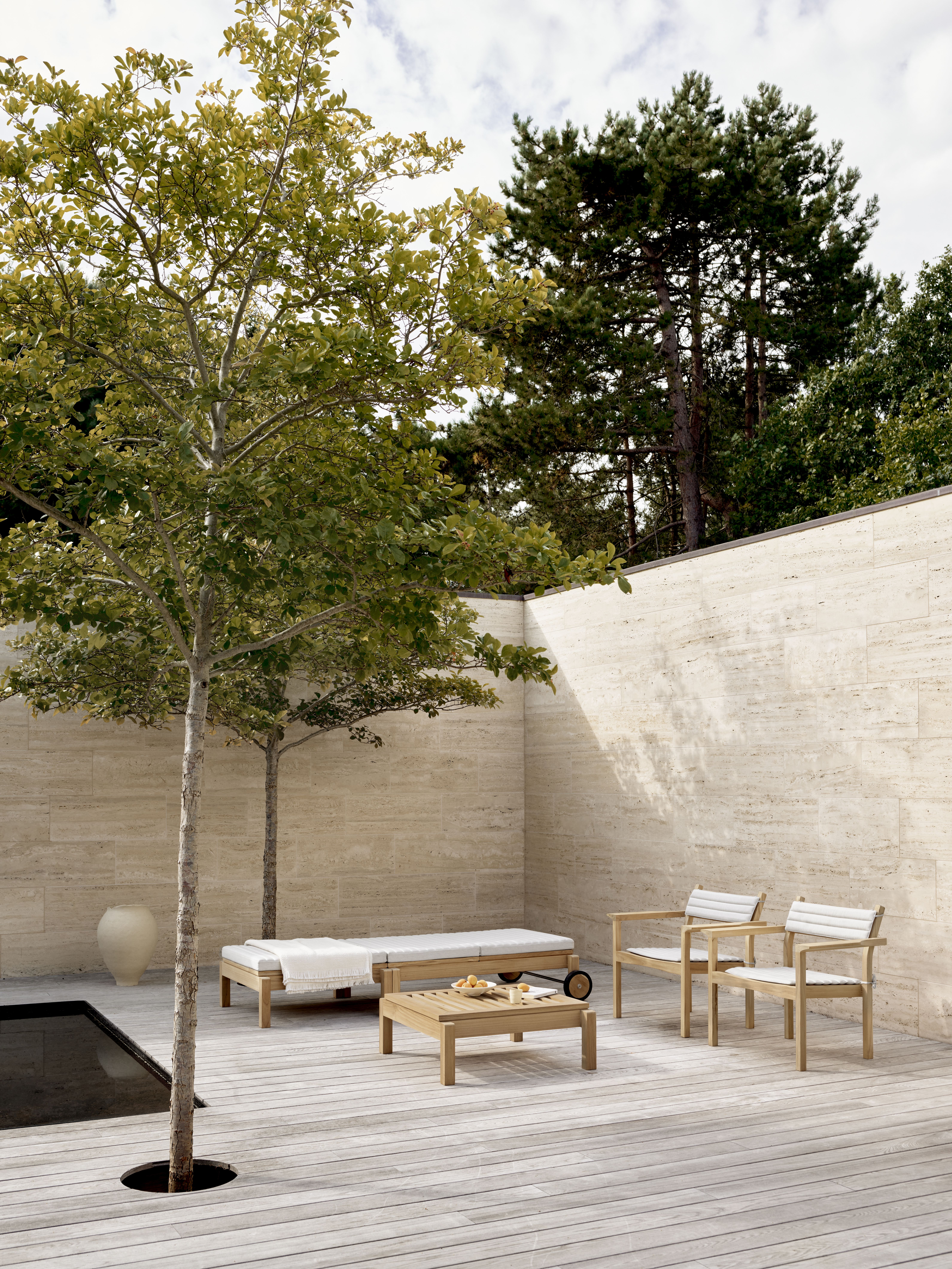 AH601 Chaise avec accoudoirs en teck Outdoor Carl Hansen & Søn