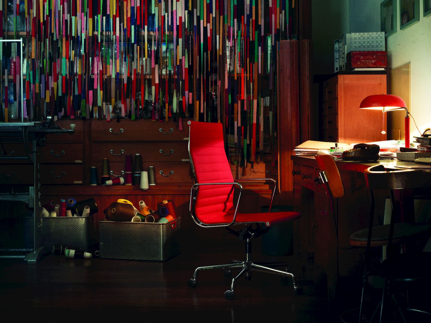 Aluminum Chair EA 119 / EA119 Chaise Vitra
