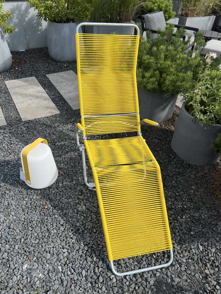 Chaise longue Altorfer Outdoor jaune RAL 1023 Embru PIÈCE D'EXPOSITION
