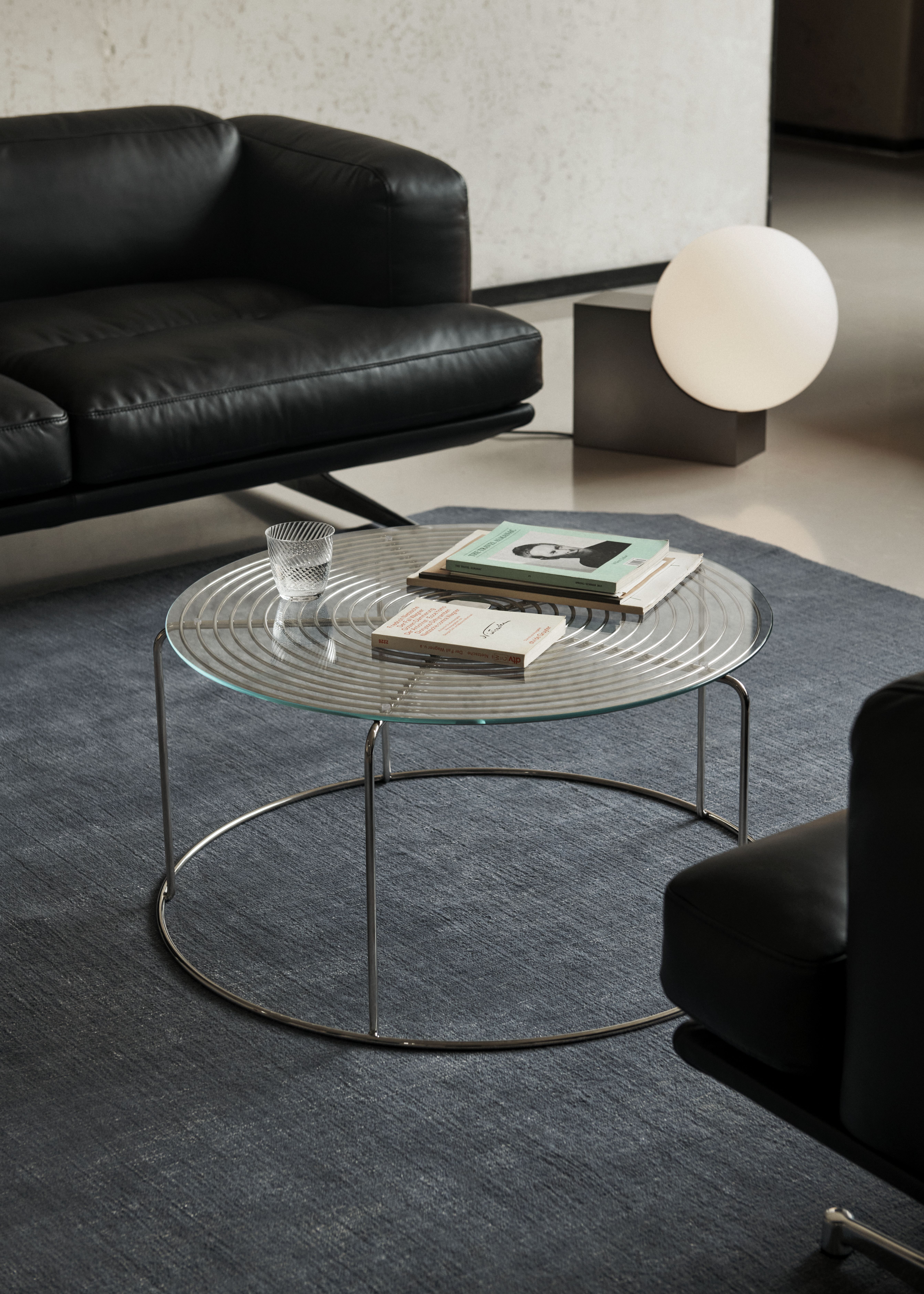 Table basse Wire avec plateau en verre AndTradition