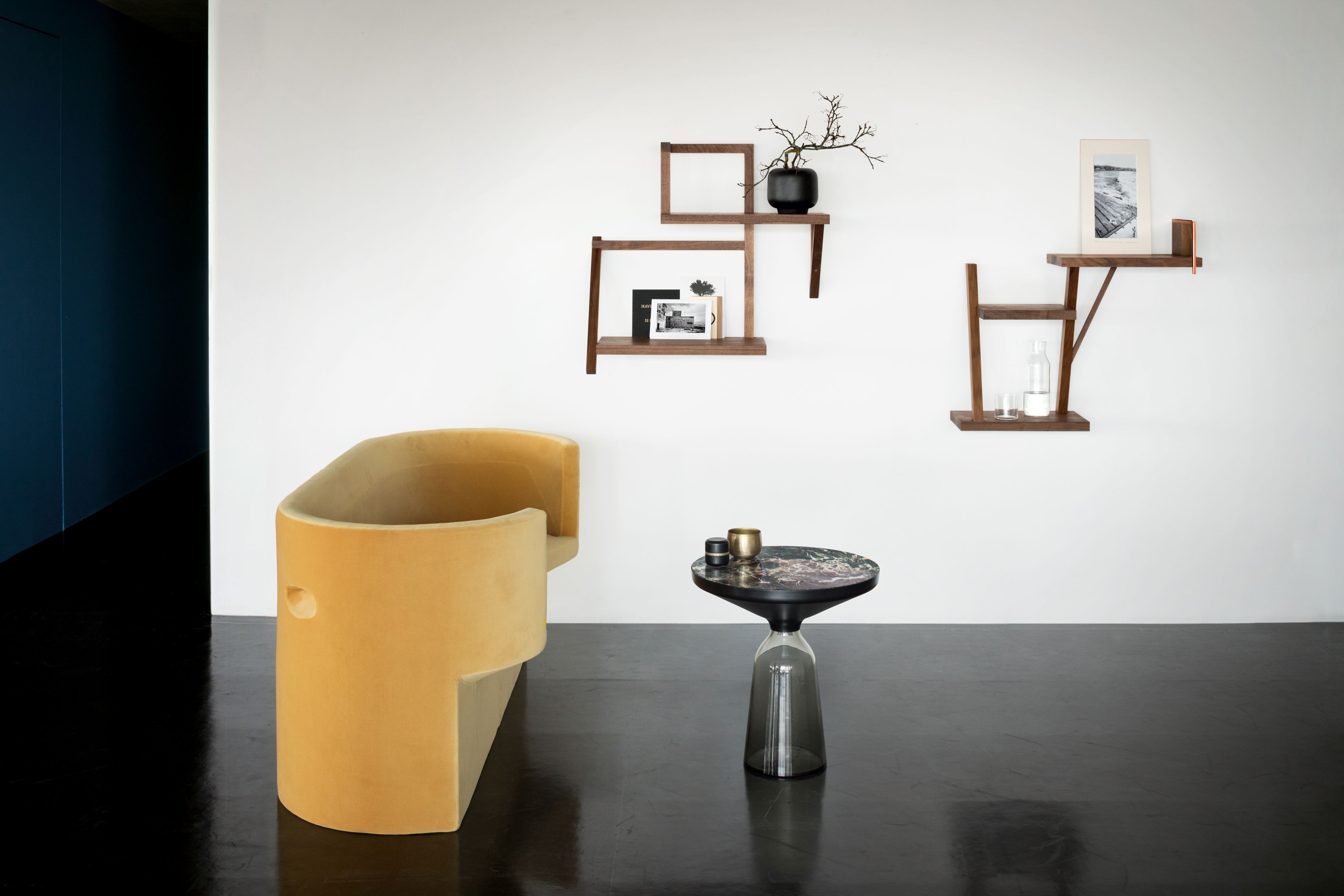 Taidgh étagère murale C noyer ClassiCon