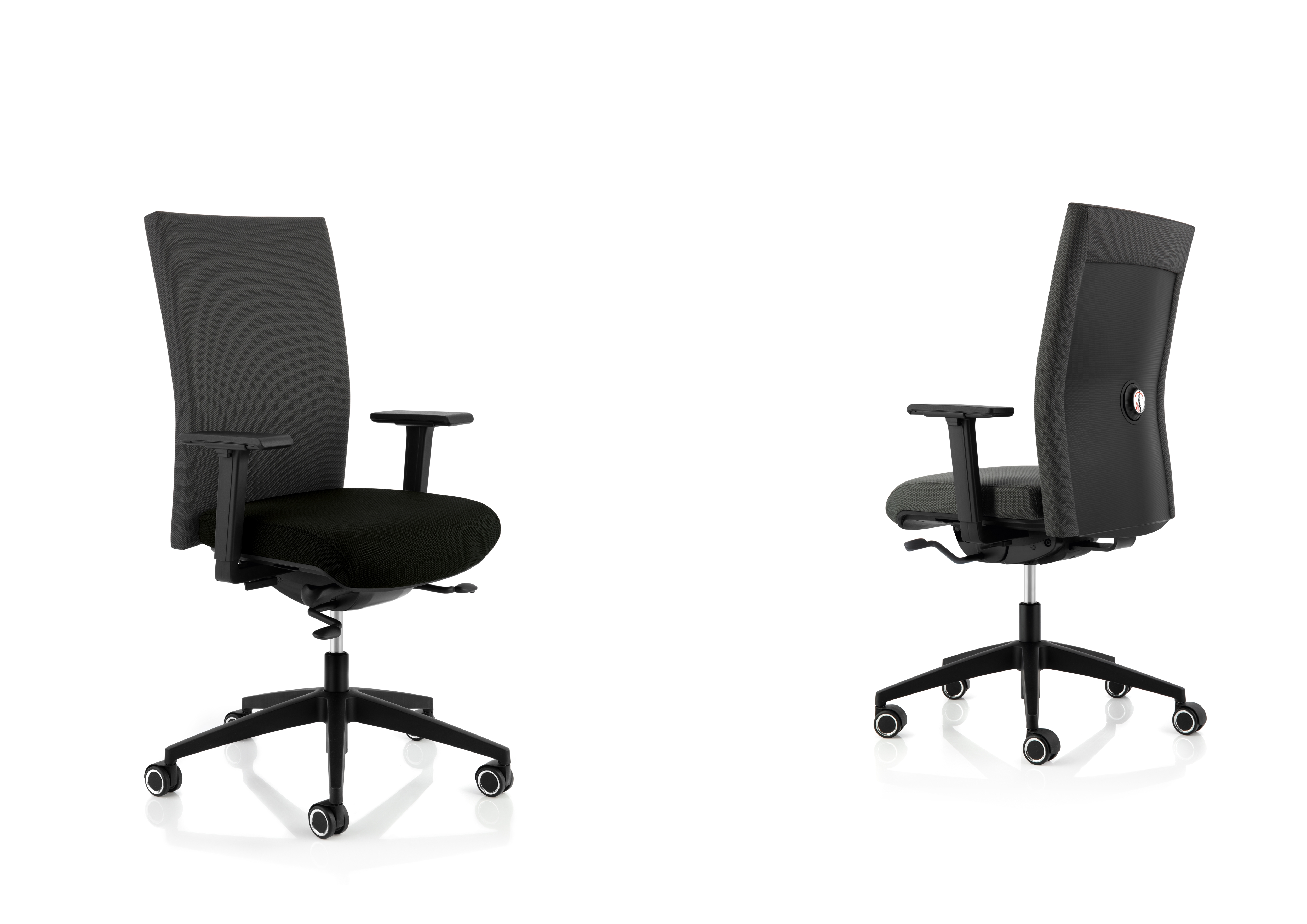 Selleo Edge Bürostuhl von Köhl, ergonomischer Drehstuhl in Schwarz, Ansicht von vorne und von der Seite.