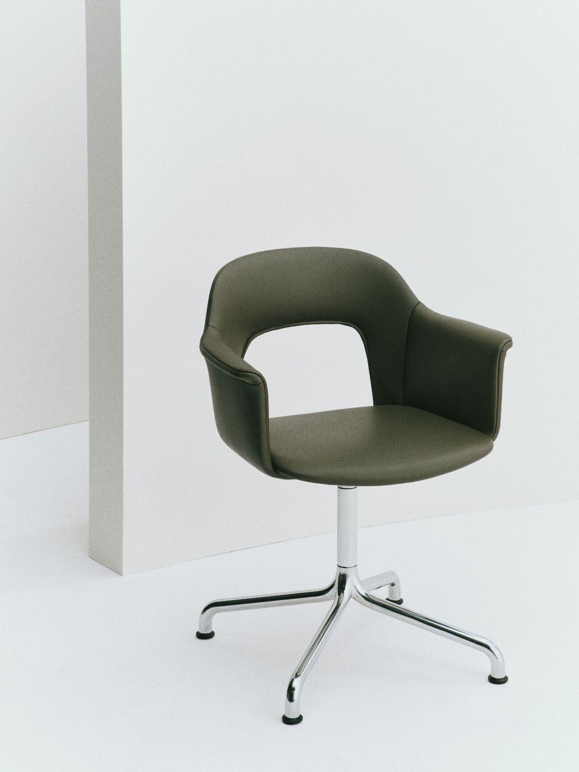 Layout Armchair 254 Fauteuil 4 pieds en étoile Hay  