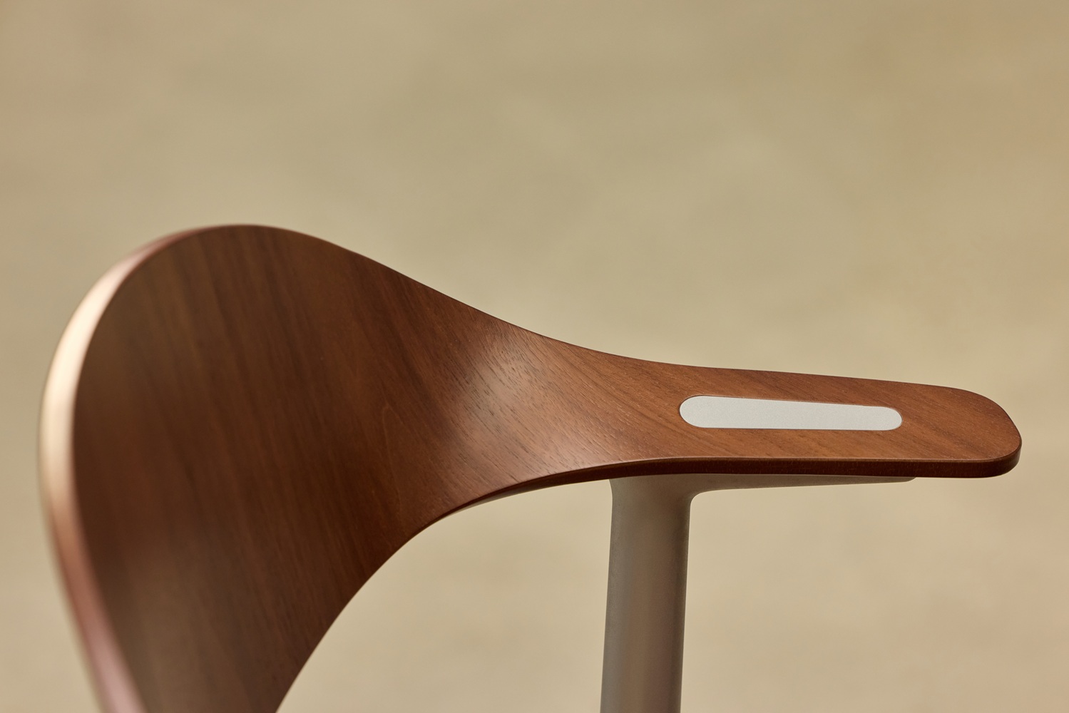 Mynt High Chaise pivotante de bureau assise et dossier en contreplaqué Vitra