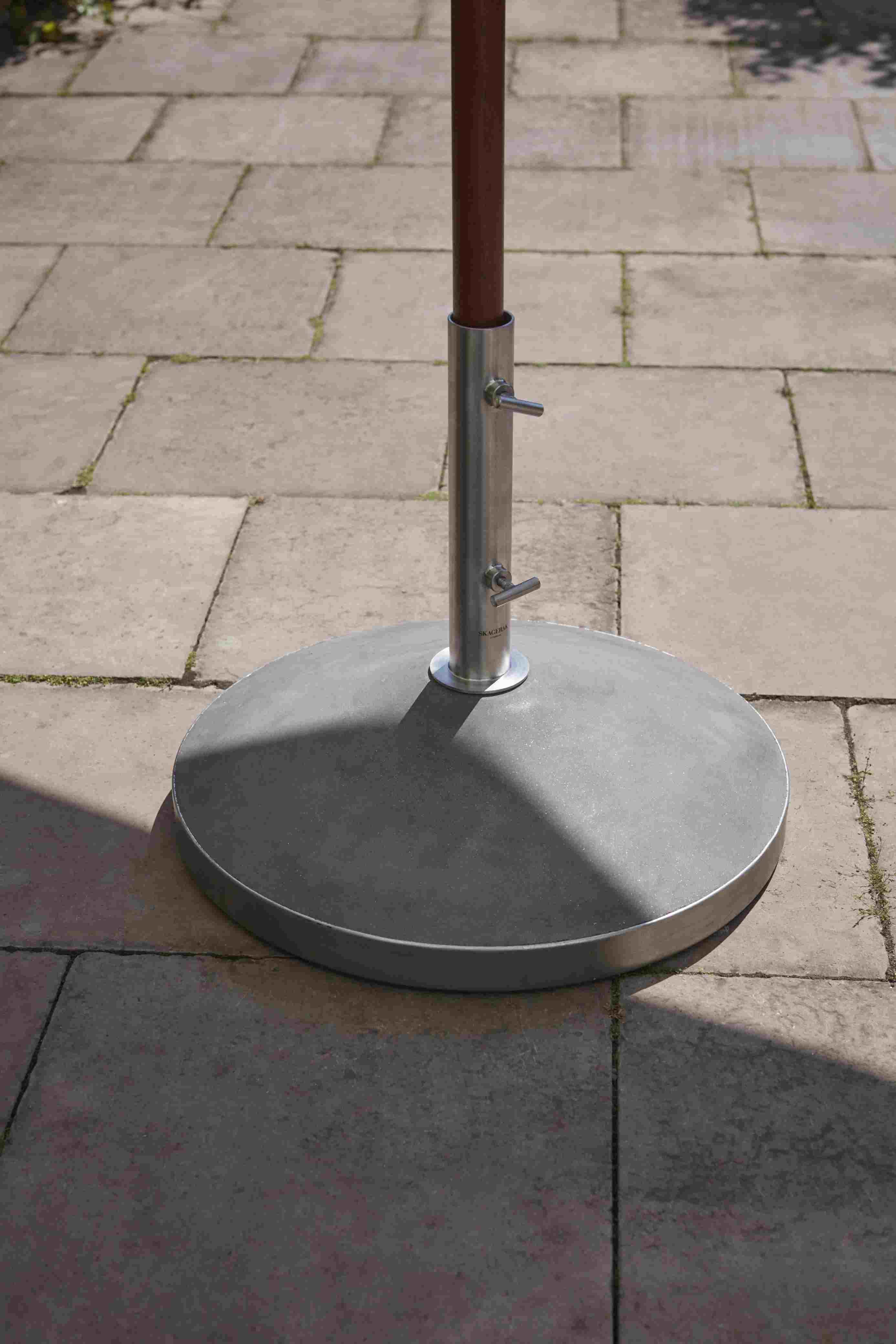 Capri Umbrella Foot Parasol pied Skagerak by Fritz Hansen