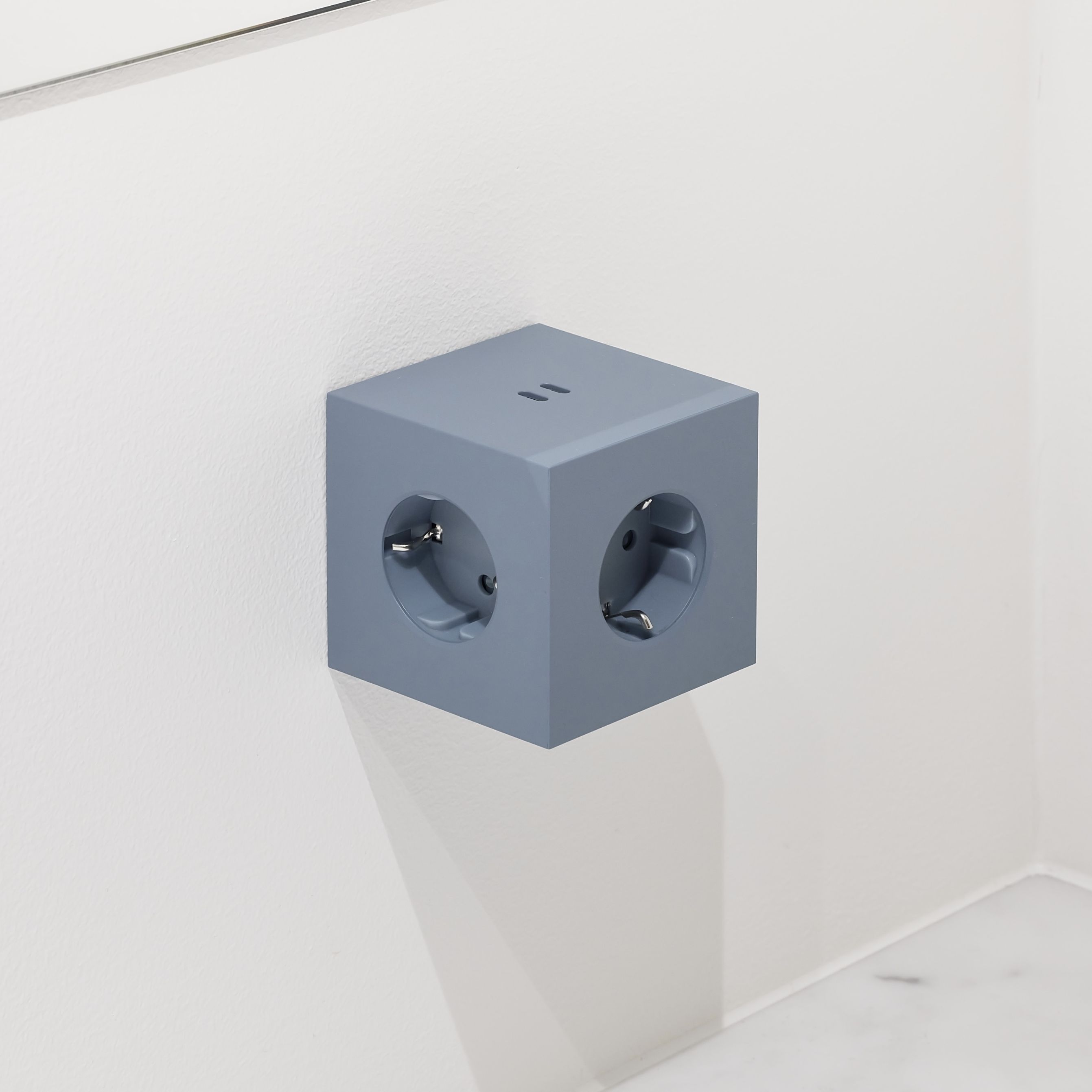 Square 2 - Avolt Cube de prises avec USB-C shark blue dfp Design 