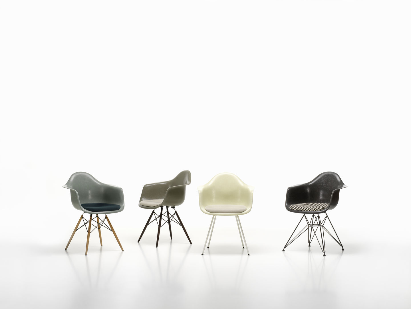 Eames Plastic Arm Chair DAX Chaise Vitra
