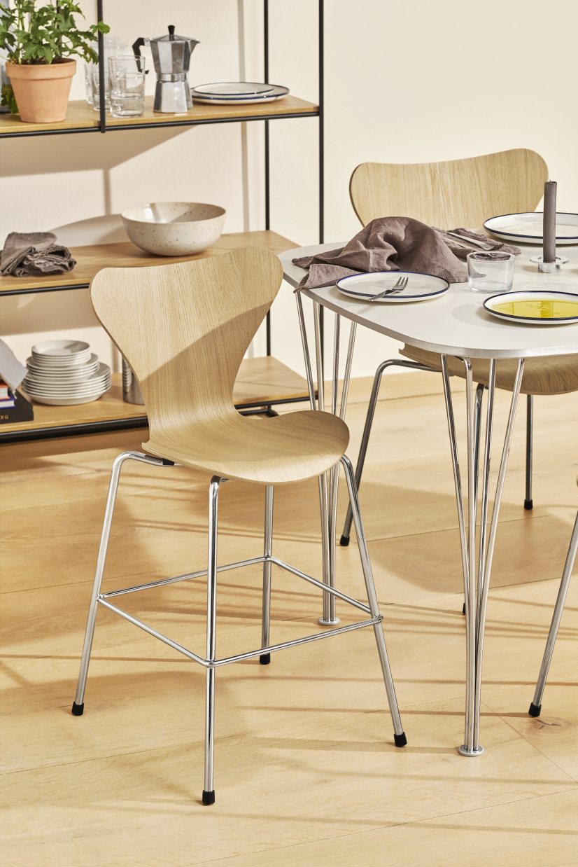 Série de tables Super Elliptique Fritz Hansen