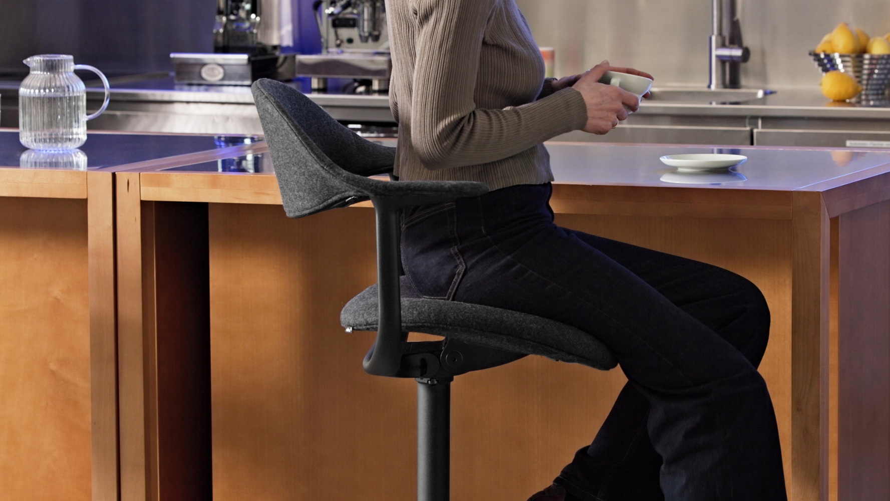 Fauteuil pivotant Mynt High assise et dossier en plastique Vitra