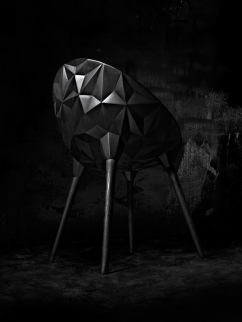 Schwarzer Design Stuhl "Rock" von Moroso Diesel mit geometrischem Muster und Holzbeinen.