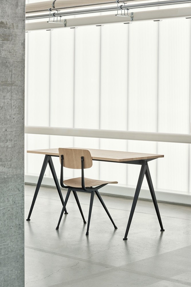 Pyramid Table 01 / Secrétaire Hay