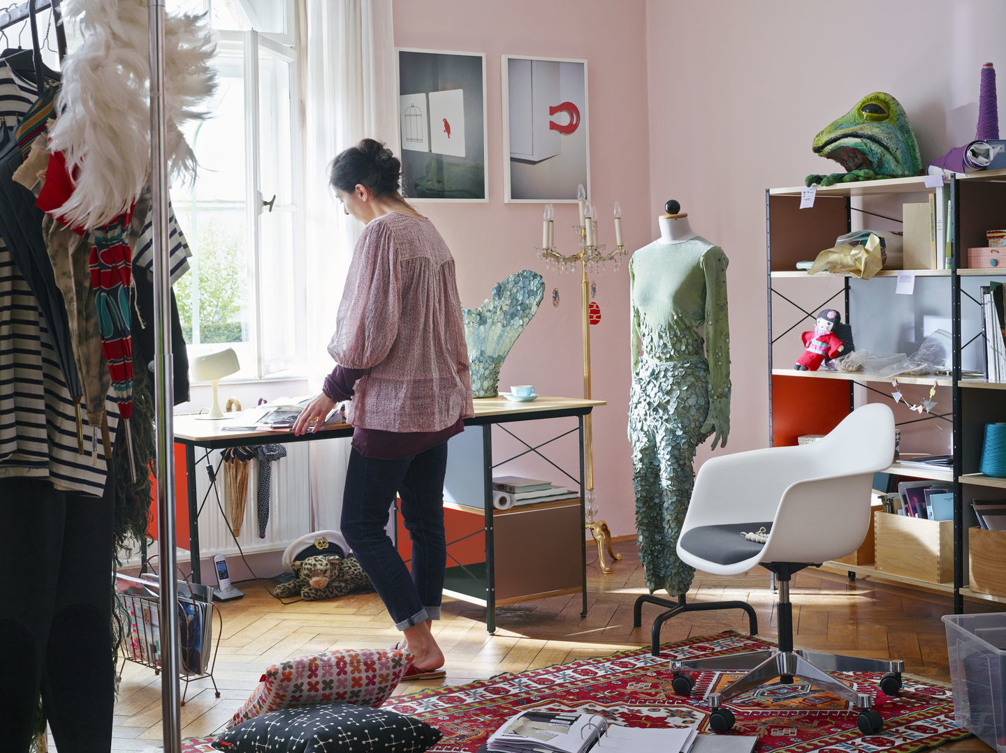 Eames Plastic Arm Chair PACC avec coussin d'assise Vitra