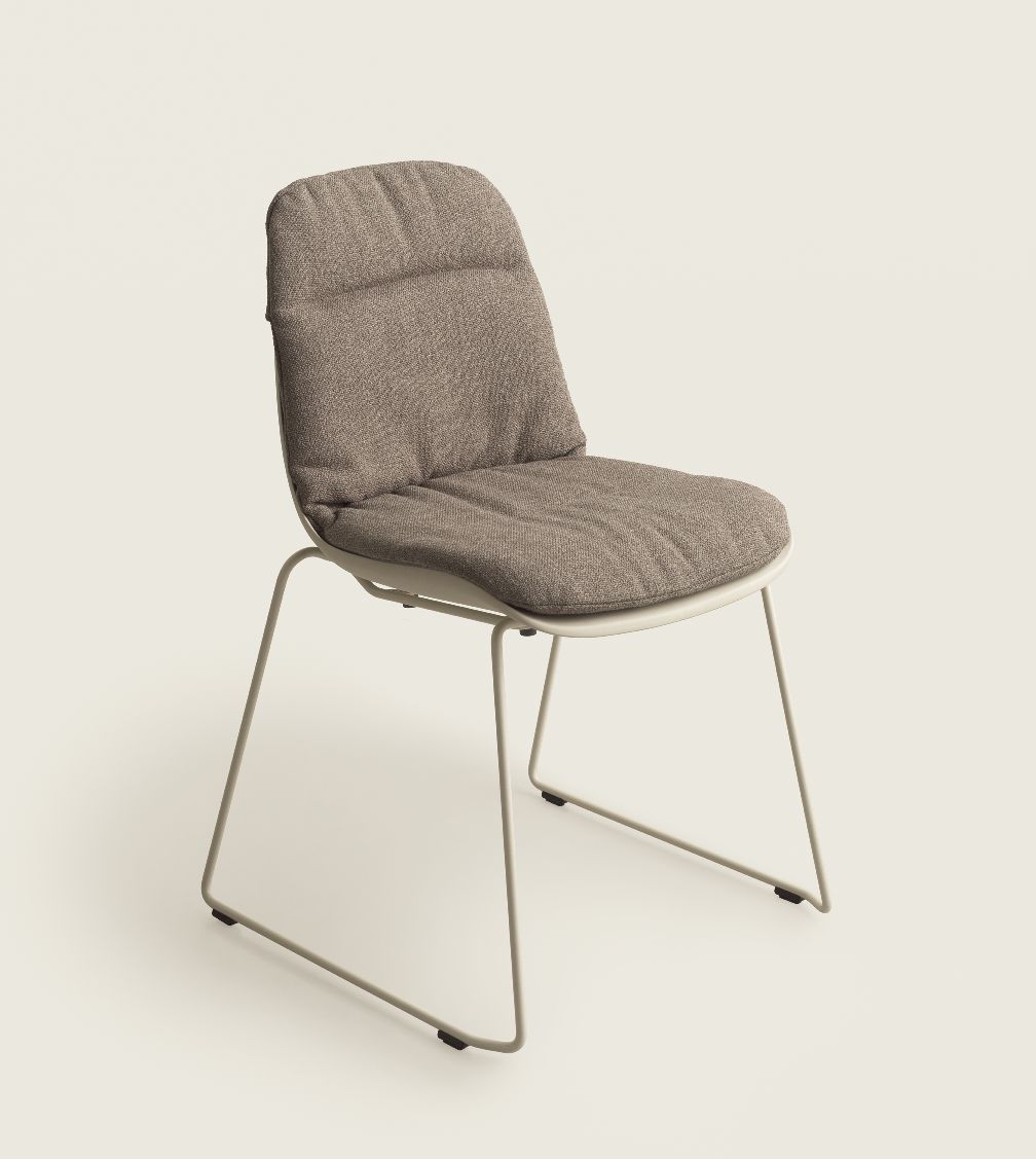 Chaise Elephantino piètement à patins Kristalia