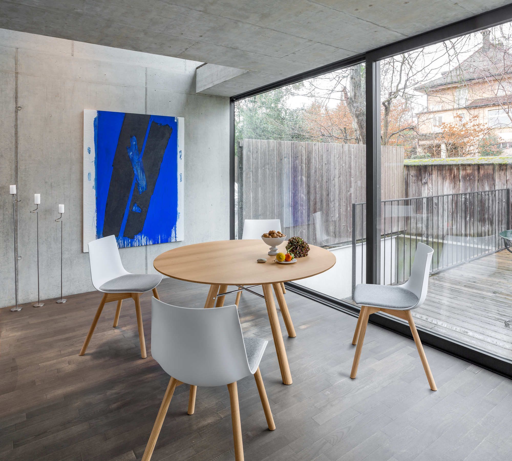 Akio Table ronde Girsberger