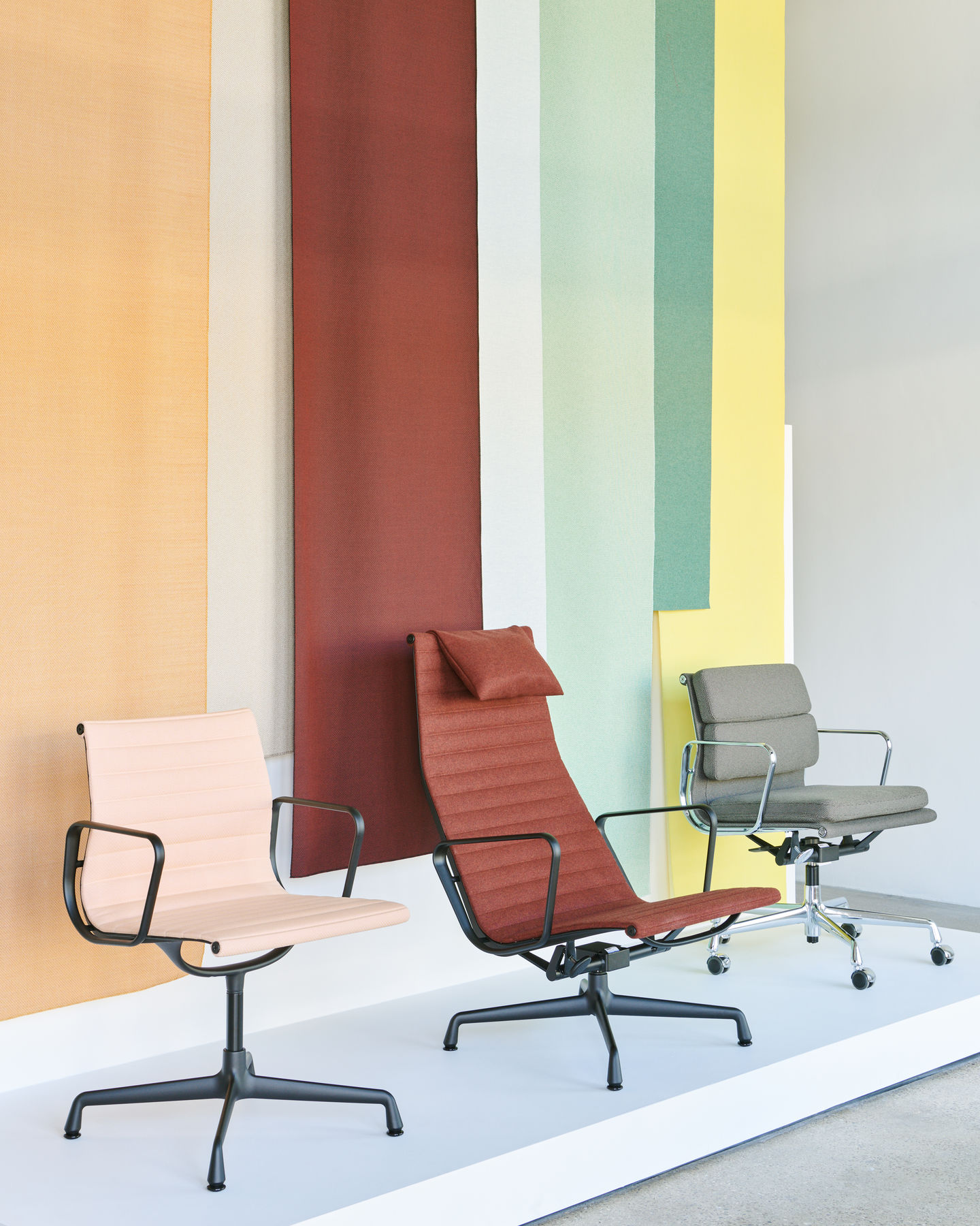Aluminium Chair EA124 / EA 124 Fauteuil Vitra