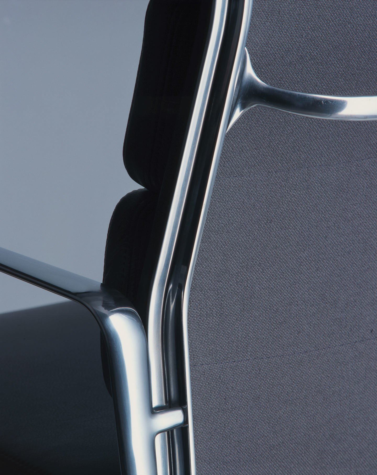 Soft Pad Chair EA219 / EA 219 Fauteuil en cuir Premium Noir Vitra DISPONIBLE