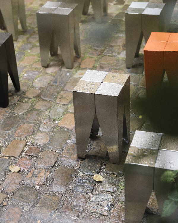 Tabouret/petite table « Backenzahn » en acier e15