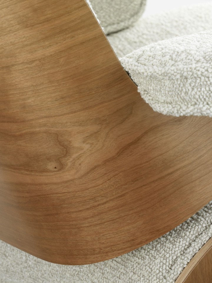 Eames Lounge Chair & Ottoman Fauteuil PRÉFÉRENCE Nubia, cream sand, poli, cerisier Eames Lounge Chair & Ottoman Fauteuil PRÉFÉRENCE Nubia, cream sand, poli, cerisier