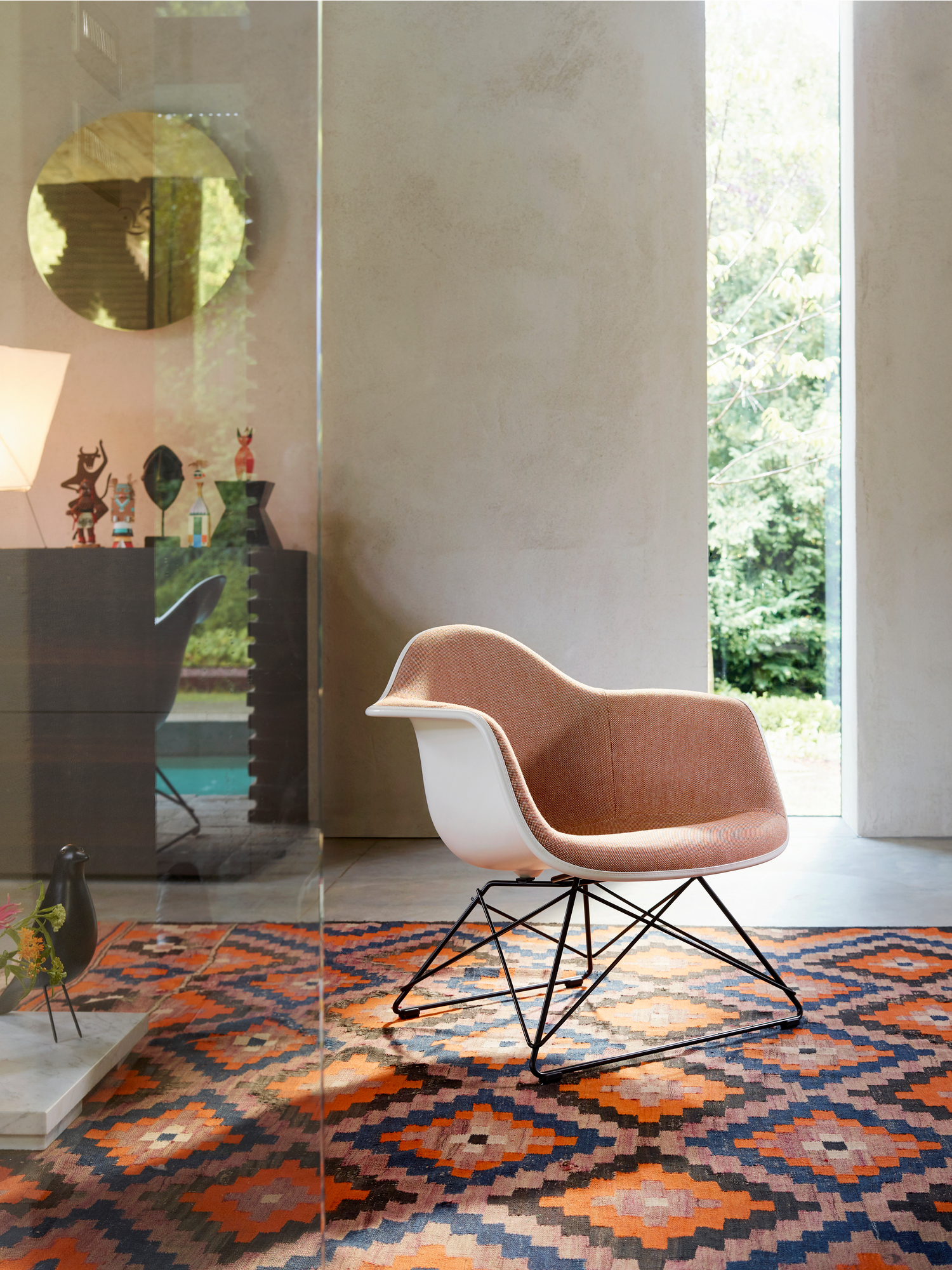 Eames Plastic Arm Chair LAR chaise avec coussin d'assise Vitra