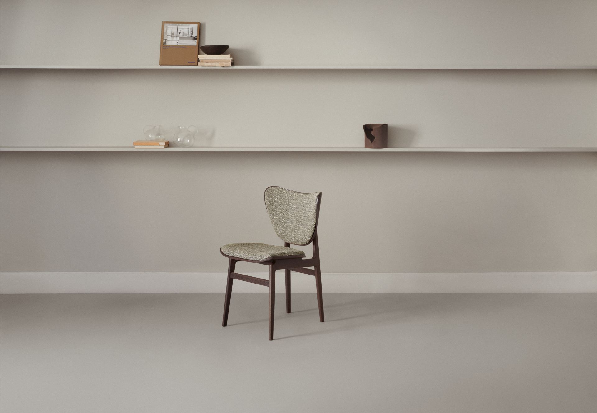 Elephant Dining Chair Chaise rembourrée à l'avant Norr11 Elephant Dining Chair Chaise rembourrée à l'avant Norr11