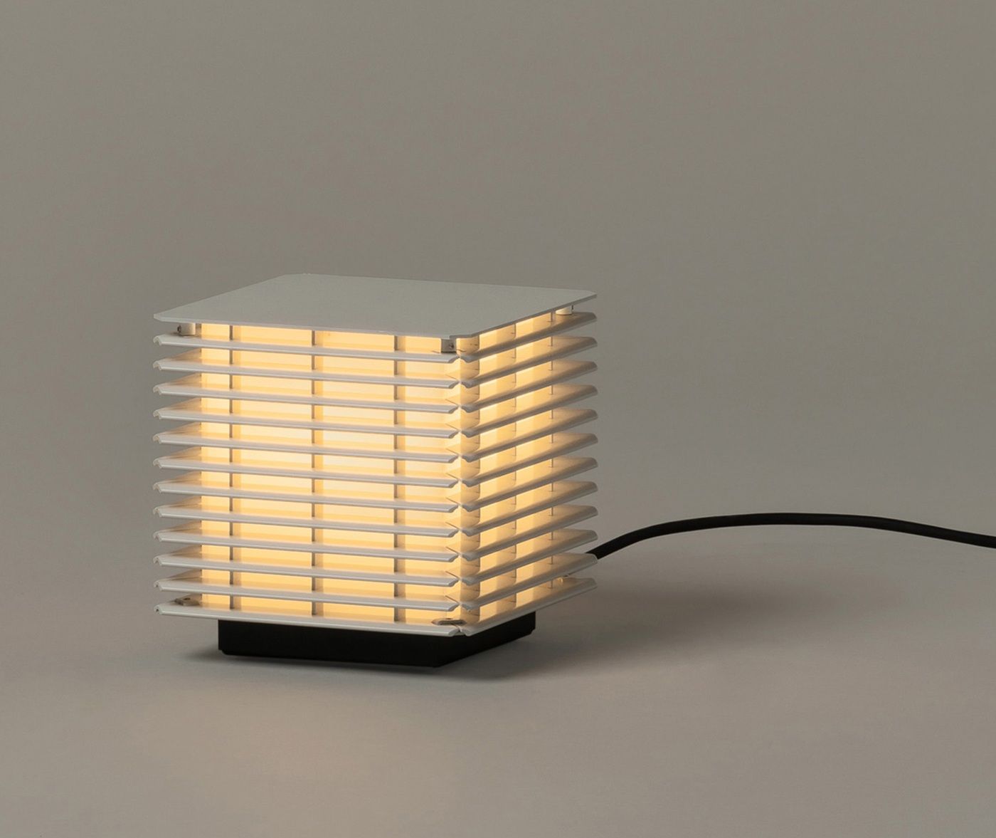 Shiro 17 Interior Table lamp Lampe de table Santa & Cole