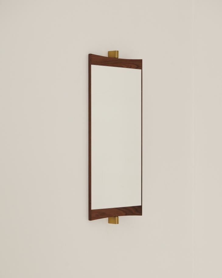 Vanity Wall Mirror 1 miroir mural Gubi