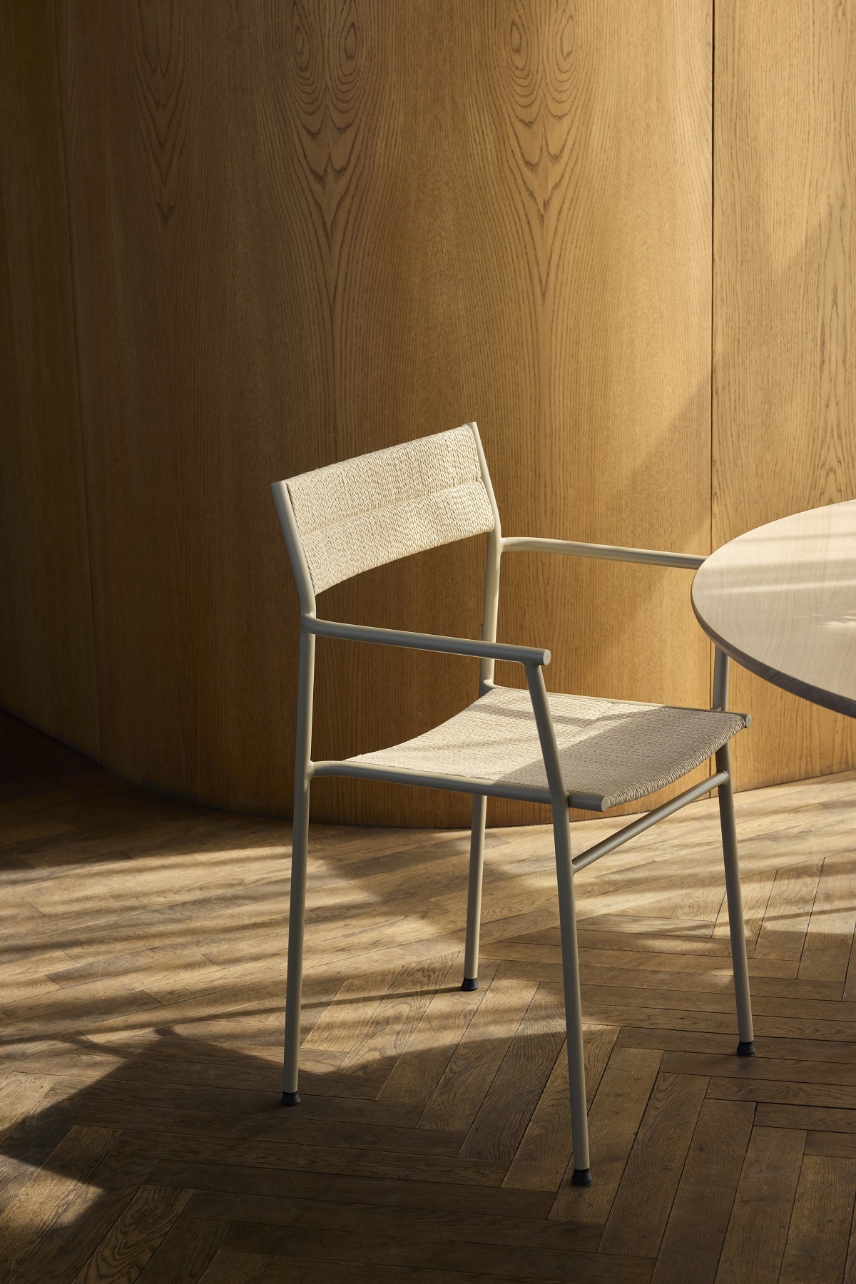 Vev Dining chair with armrests Chaise à accoudoirs Northern Vev Dining chair with armrests Chaise à accoudoirs Northern