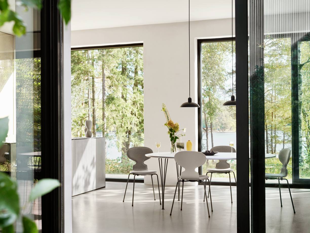 Série de tables Super Elliptique Fritz Hansen