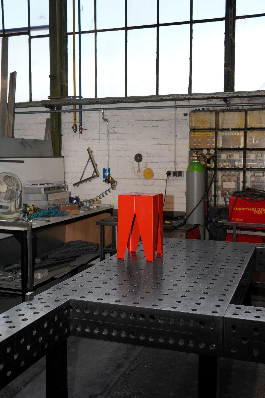 Tabouret/petite table « Backenzahn » en acier e15