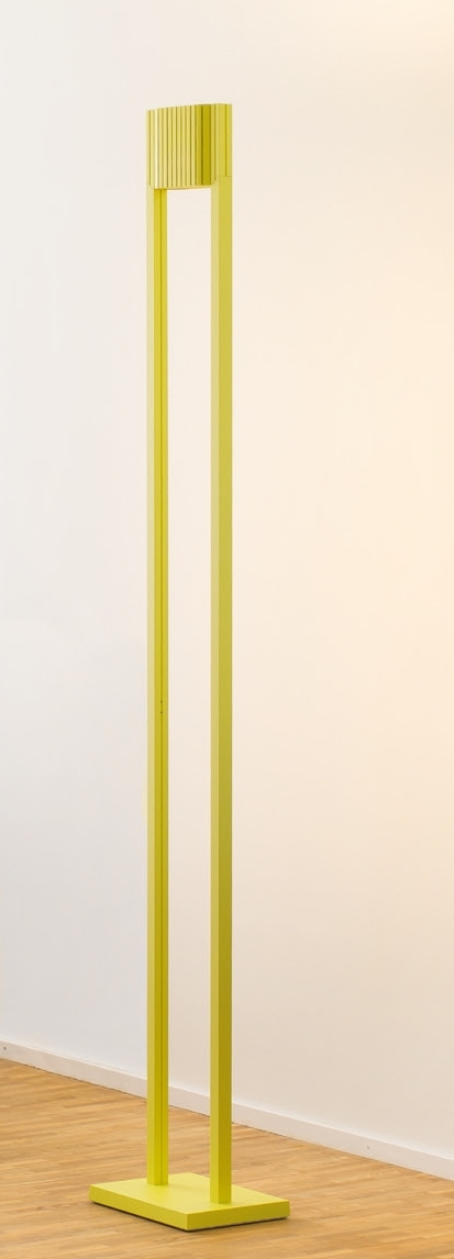 Gelbe Unic LED Stehleuchte von Steve Lechot Luminaires, moderne Bodenleuchte mit minimalistischem Design.