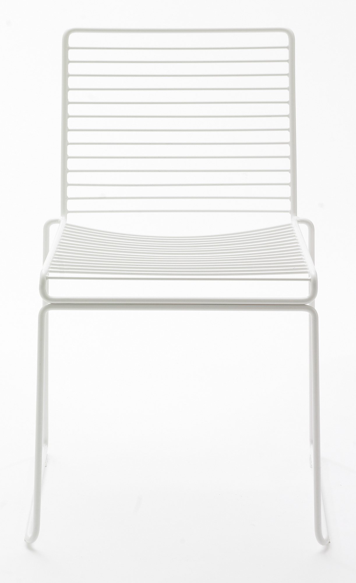 Weißer Hee Dining Chair Stuhl von Hay, minimalistischer Design Stuhl aus pulverbeschichtetem Metall.