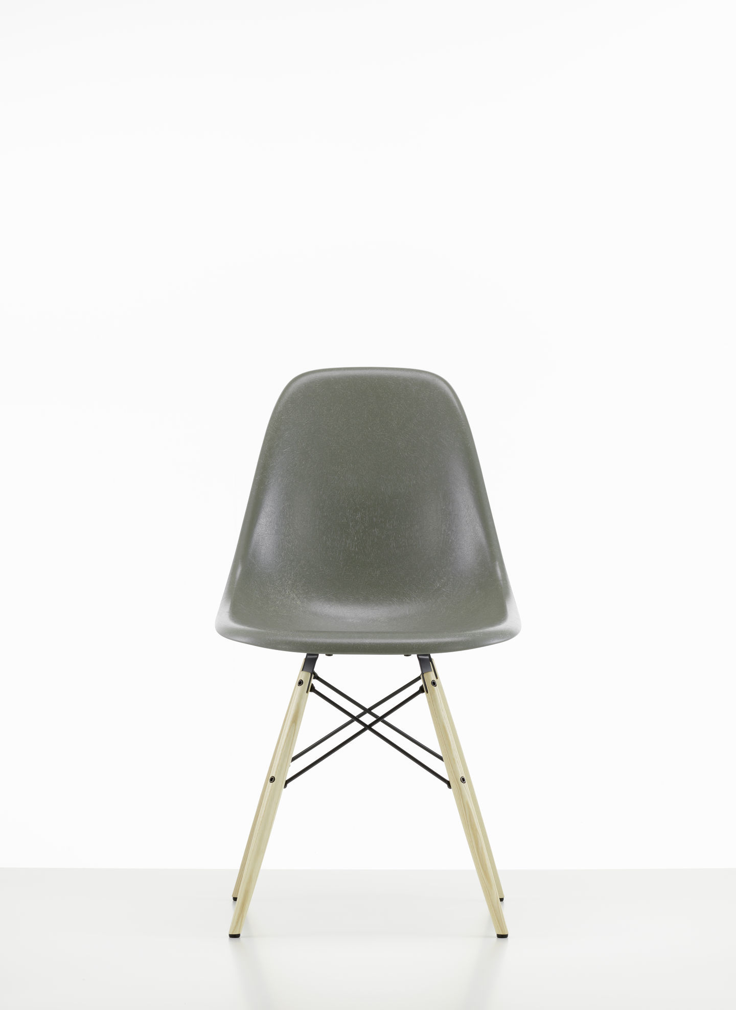 Eames en fibre de verre Chair DSW Chaise Vitra Couleurs 2019 Couleur miel cendre - Navy blue