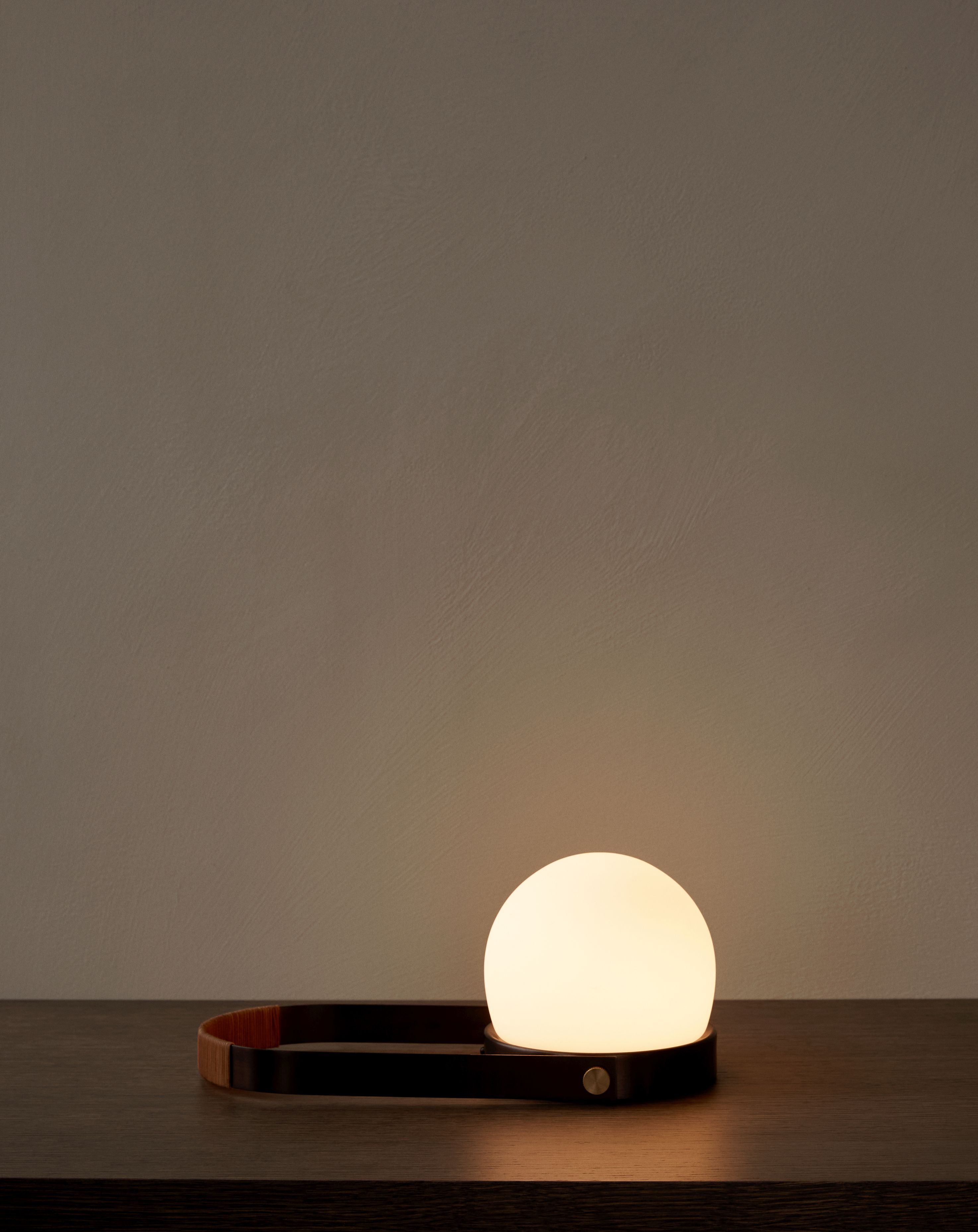 Carrie lampe de table Cuir Lampe à batterie Audo