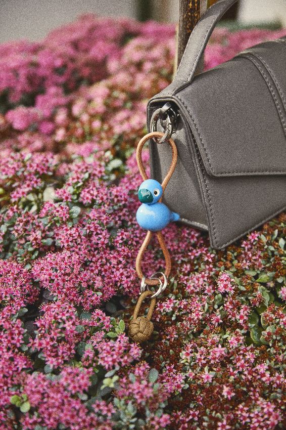 Oiseau bleu Porte-clés métal argenté avec cuir naturel Kay Bojesen