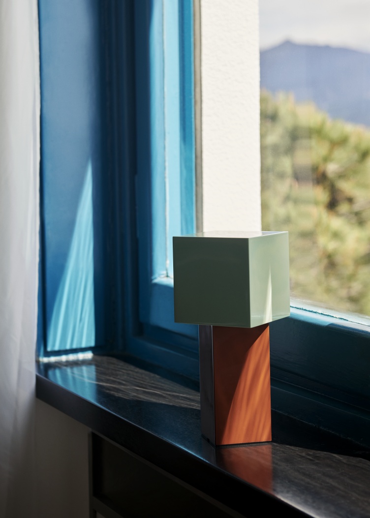 Pivot ATD7 Lampe de table portable / lampe à batterie AndTradition