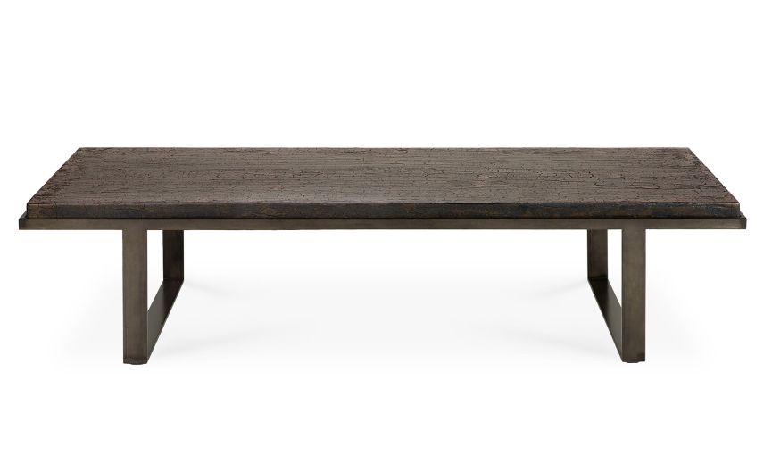 Ethnicraft Stability Couchtisch in Umberbraun: Rechteckiger Wohnzimmertisch aus massivem Teakholz mit Metallgestell.