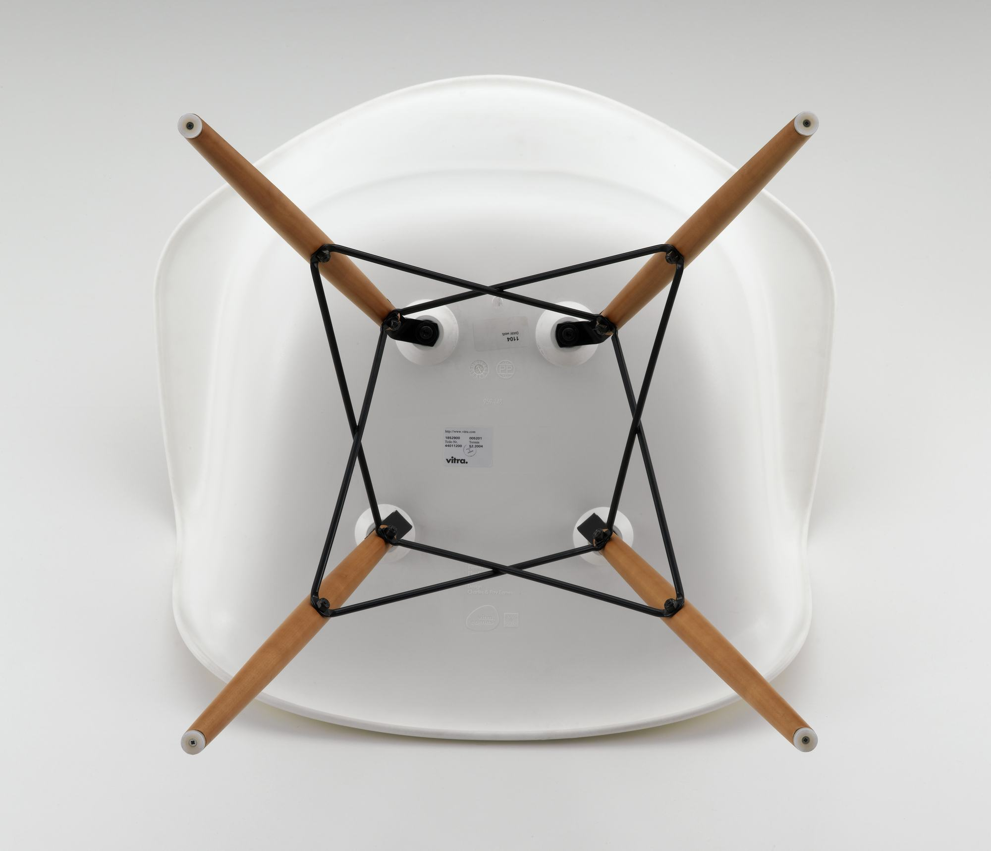 Eames Plastic Arm Chair DAW Stuhl Vitra - QUICK SHIP-Ahorn gelblich-Ocean Eames Plastic Arm Chair DAW Stuhl Vitra - QUICK SHIP-Ahorn gelblich-Ocean