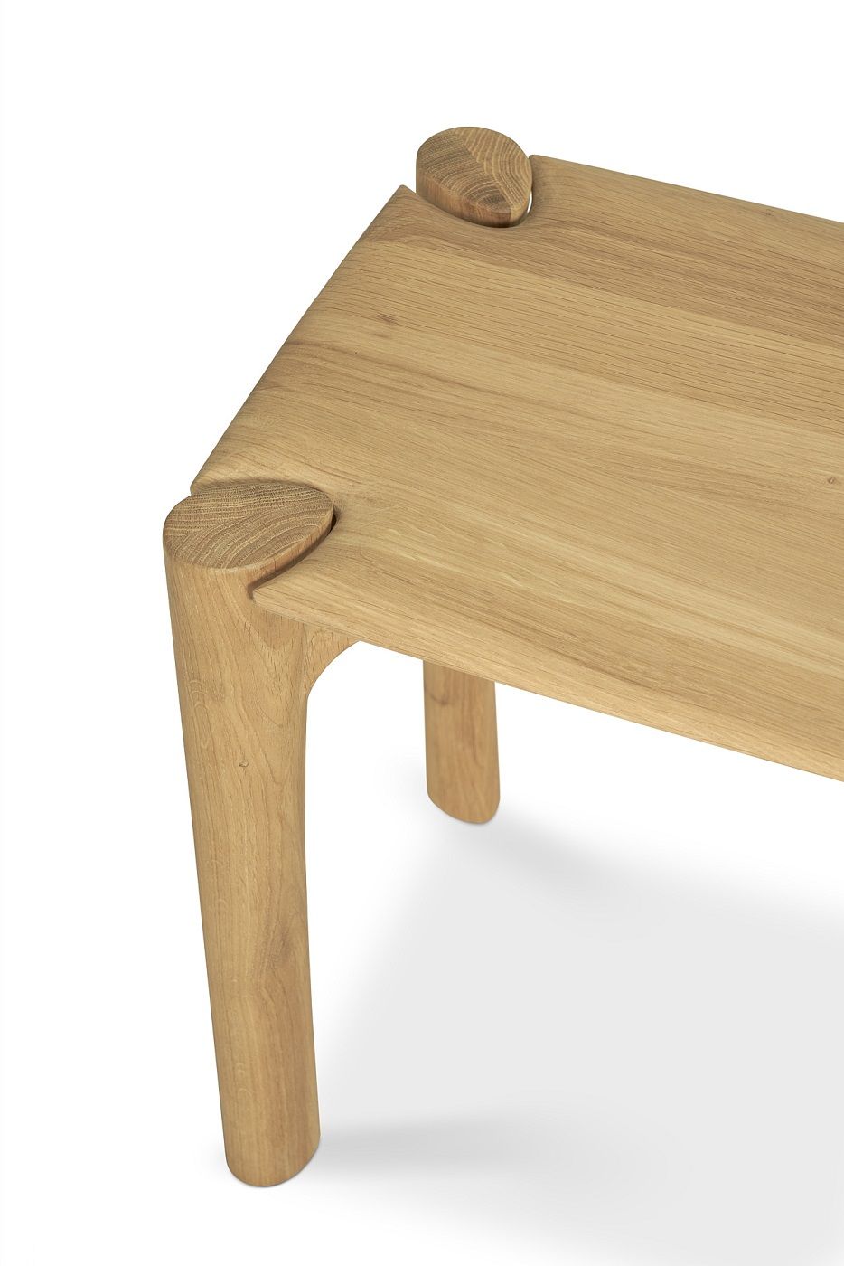 Detailaufnahme der PI Bank aus geölter Eiche von Ethnicraft, modernes Designmöbel.