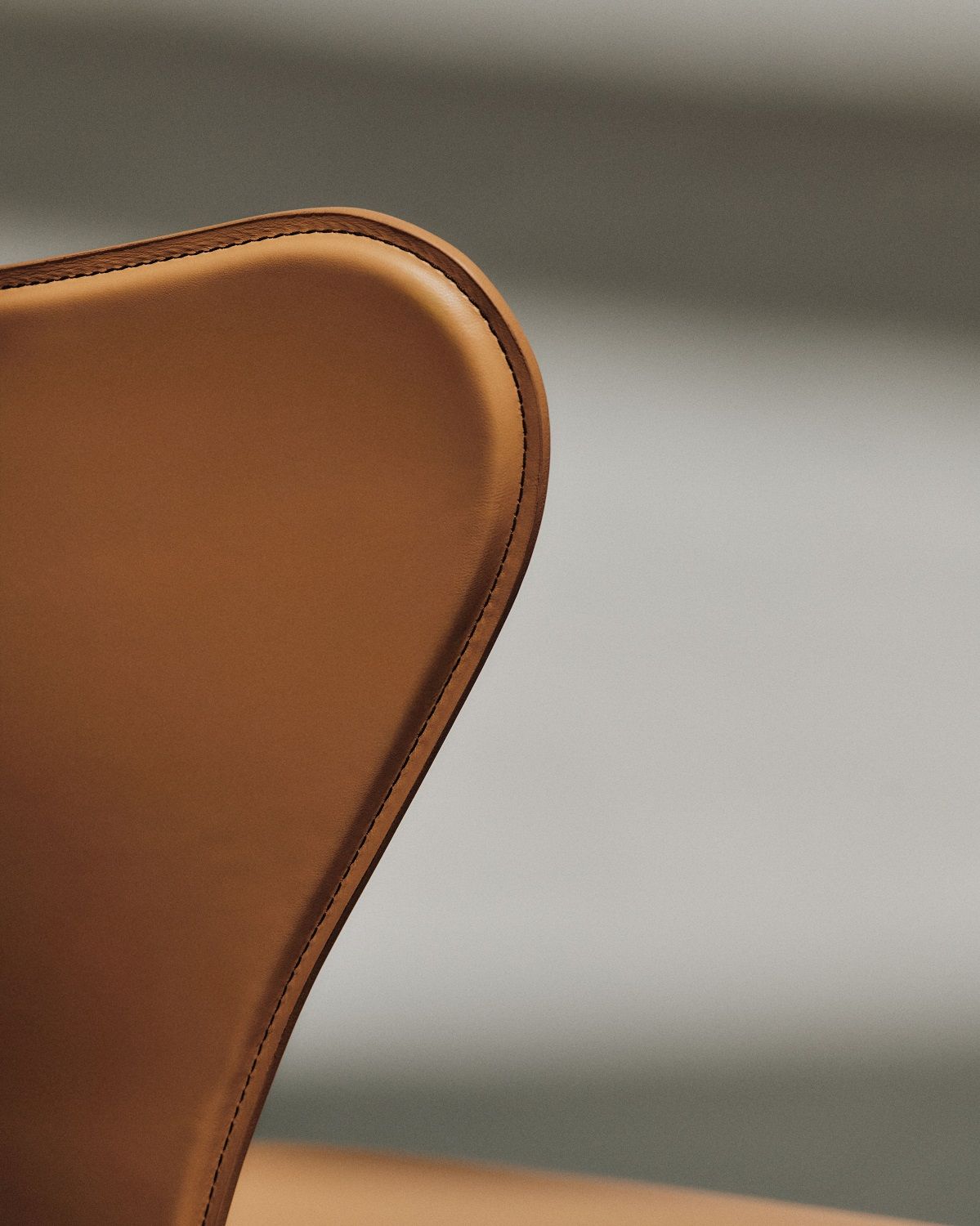 Sept / Série 3107 Tailored Chaise Fritz Hansen