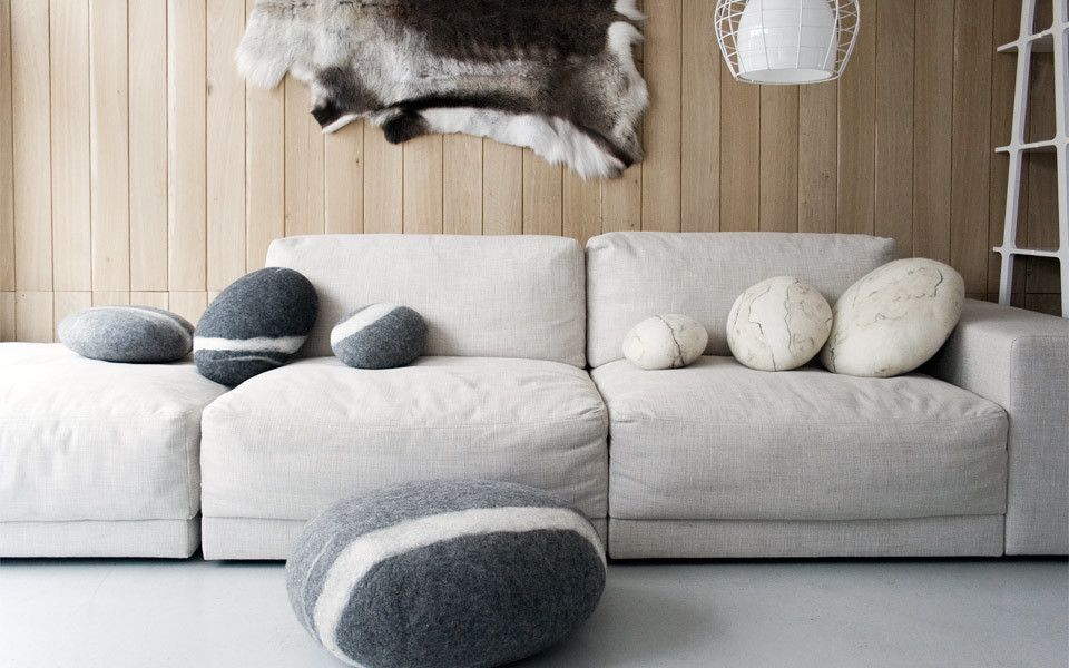 Stone Pillow Coussin en feutrine gris fonce Fivetimesone OFFRE SPECIALE