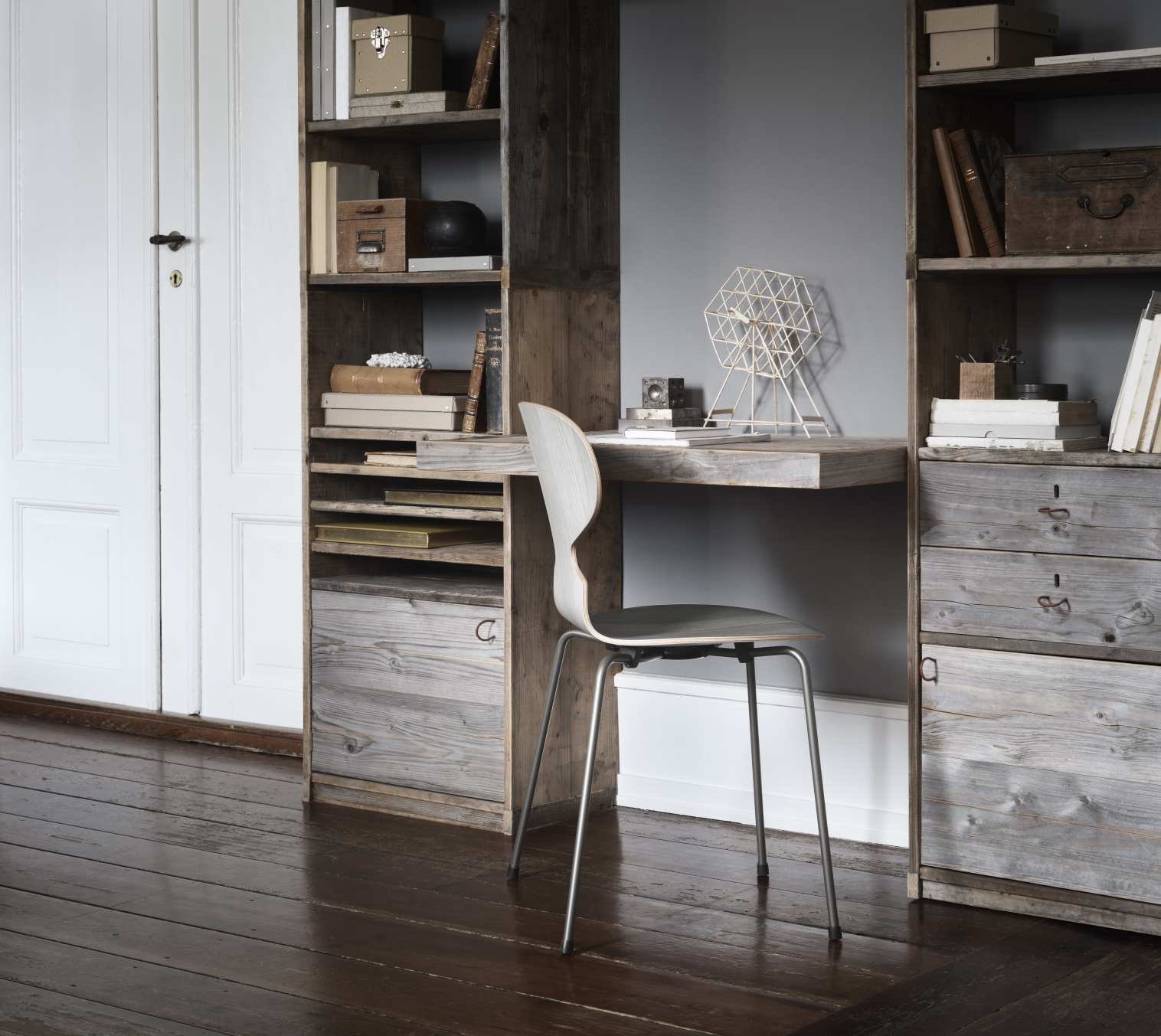 La chaise La Fourmi  3101 Cadre à 4 pieds Fritz Hansen 